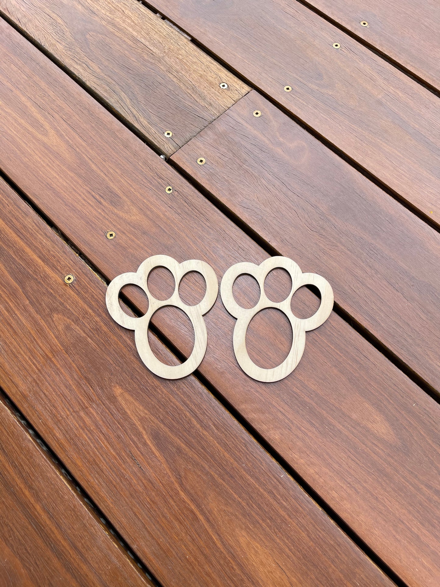 Easter Bunny feet stencil