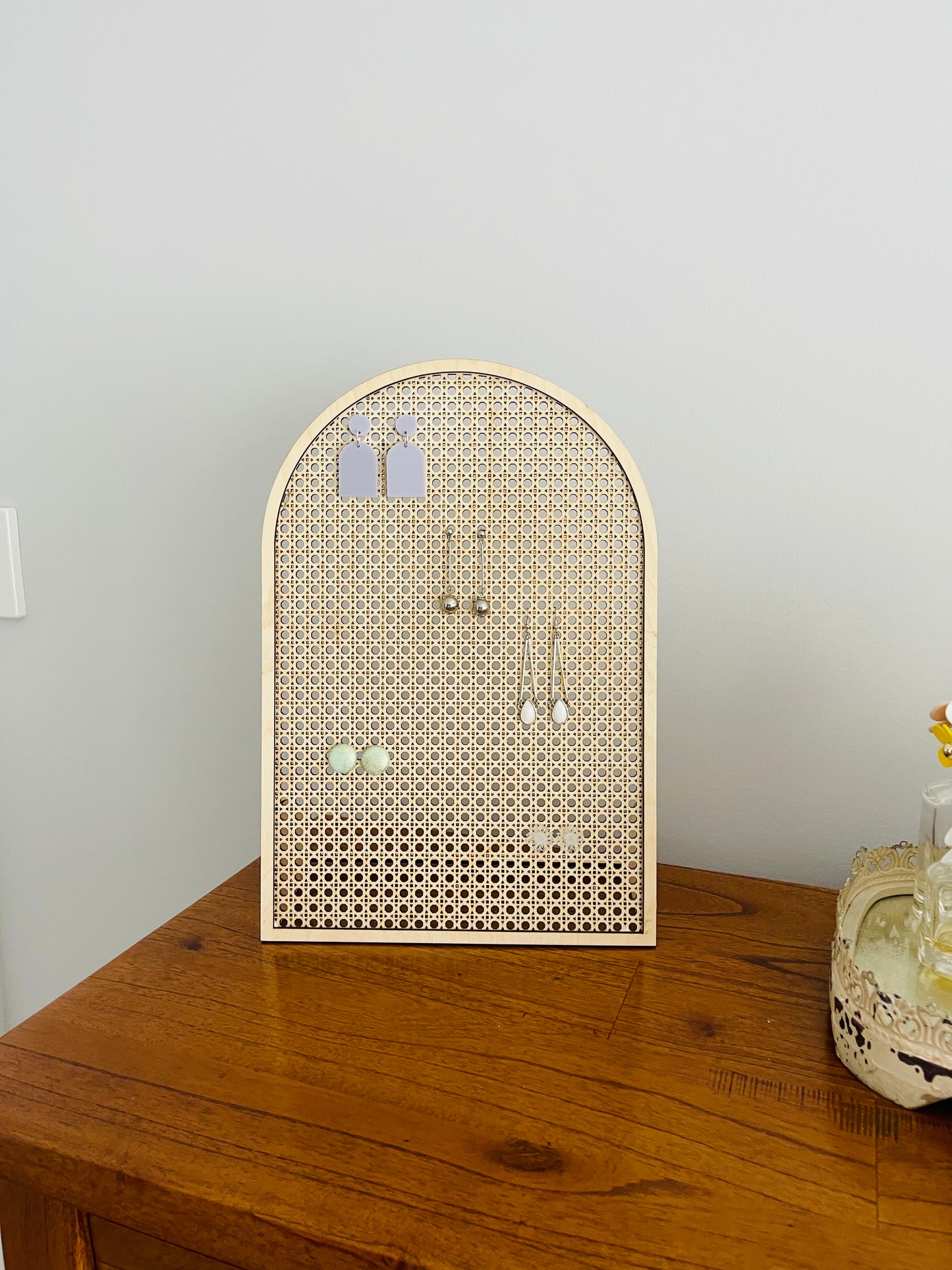 Arch earring stand
